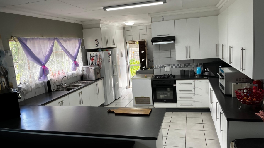 3 Bedroom Property for Sale in La Hoff North West